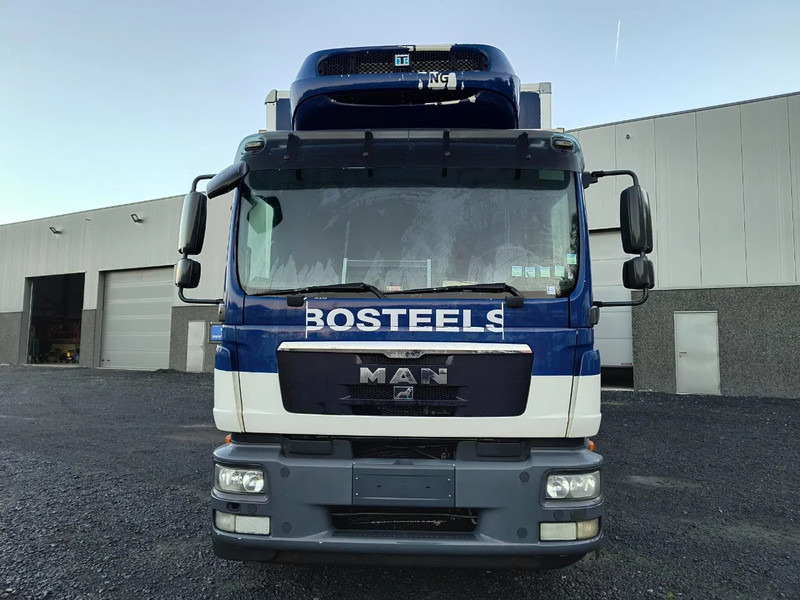 MAN TGM 18.250 2 COMPARTMENTS - 2000KG TAIL LIFT - PROBLEM COOLING UNIT - Camião frigorífico: foto 2 MAN TGM 18.250 2 COMPARTMENTS - 2000KG TAIL LIFT - PROBLEM COOLING UNIT - Camião frigorífico: foto 2