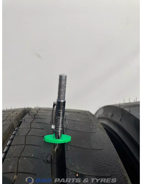 Bridgestone Bridgestone 265/70R17.5 Duravis R-Steer002 138/136 M M+S 3PMSF gebruikte set - Pneu por Camião: foto 3 Bridgestone Bridgestone 265/70R17.5 Duravis R-Steer002 138/136 M M+S 3PMSF gebruikte set - Pneu por Camião: foto 3