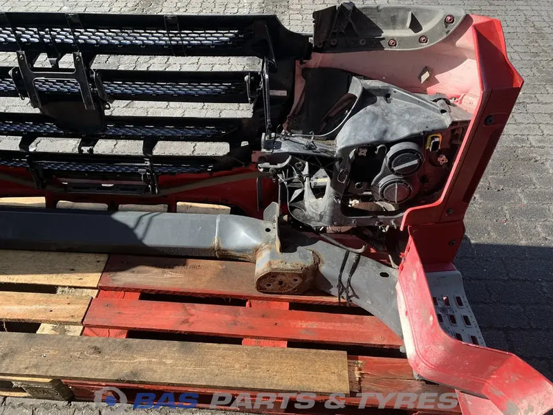 DAF XF106 Bumper DAF 2033875 - Para-choque por Camião: foto 5 DAF XF106 Bumper DAF 2033875 - Para-choque por Camião: foto 5