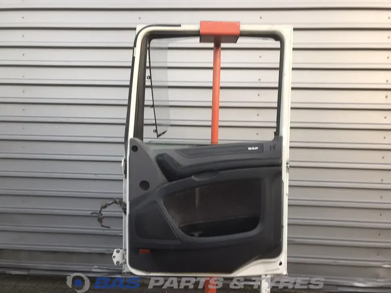 DAF XF106 Portier Rechts DAF 1881863 - Porta e peças por Camião: foto 2 DAF XF106 Portier Rechts DAF 1881863 - Porta e peças por Camião: foto 2