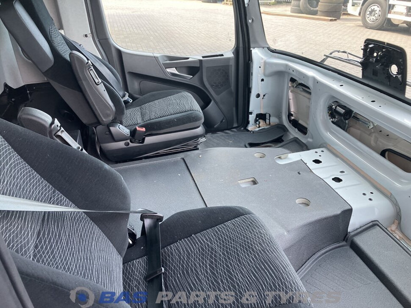 Cabine e interior por Camião Mercedes-Benz Actros MP5 Mercedes ClassicSpace M-cab L1EH1 A 000 600 01 01: foto 6