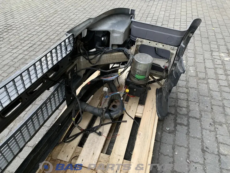Renault Premium (Meerdere types) Bumper Renault Premium 7482588695 - Para-choque por Camião: foto 5 Renault Premium (Meerdere types) Bumper Renault Premium 7482588695 - Para-choque por Camião: foto 5