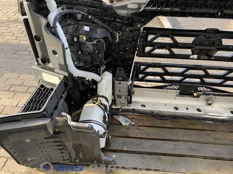 Renault T-Serie Bumper Renault 7482540689 - Para-choque por Camião: foto 4 Renault T-Serie Bumper Renault 7482540689 - Para-choque por Camião: foto 4