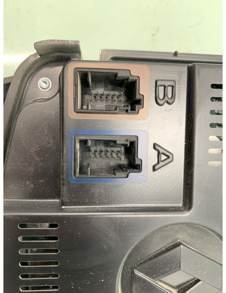 Renault T-Serie Instrumentenpaneel Renault 7421627137 - Painel de instrumentos por Camião: foto 3 Renault T-Serie Instrumentenpaneel Renault 7421627137 - Painel de instrumentos por Camião: foto 3