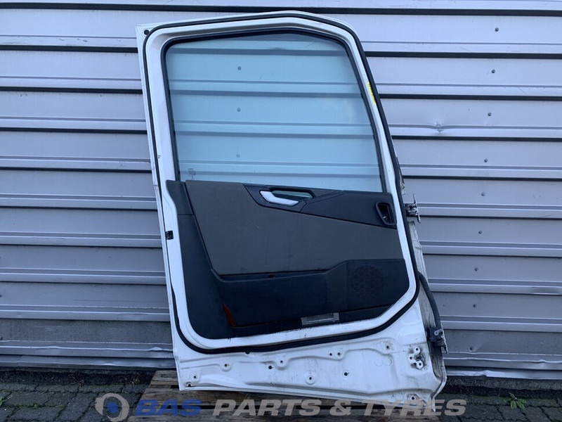 Volvo FH4 - Porta e peças por Camião: foto 1 Volvo FH4 - Porta e peças por Camião: foto 1