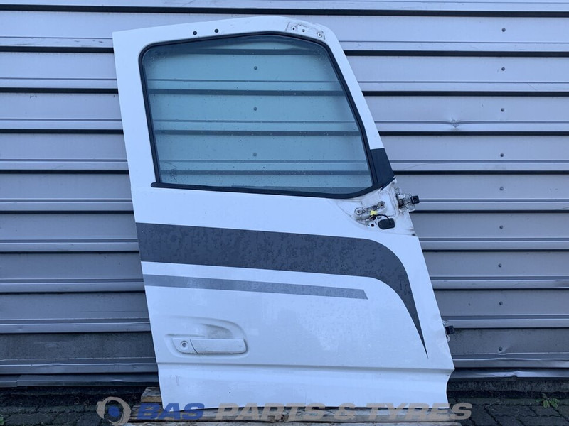 Volvo FH4 - Porta e peças por Camião: foto 1 Volvo FH4 - Porta e peças por Camião: foto 1