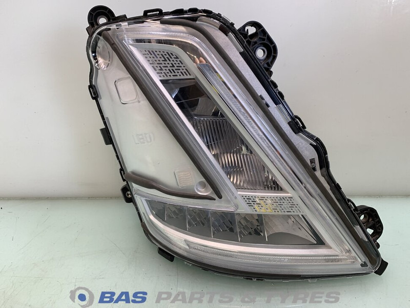 Volvo FM5 - Farol dianteira por Camião: foto 1 Volvo FM5 - Farol dianteira por Camião: foto 1