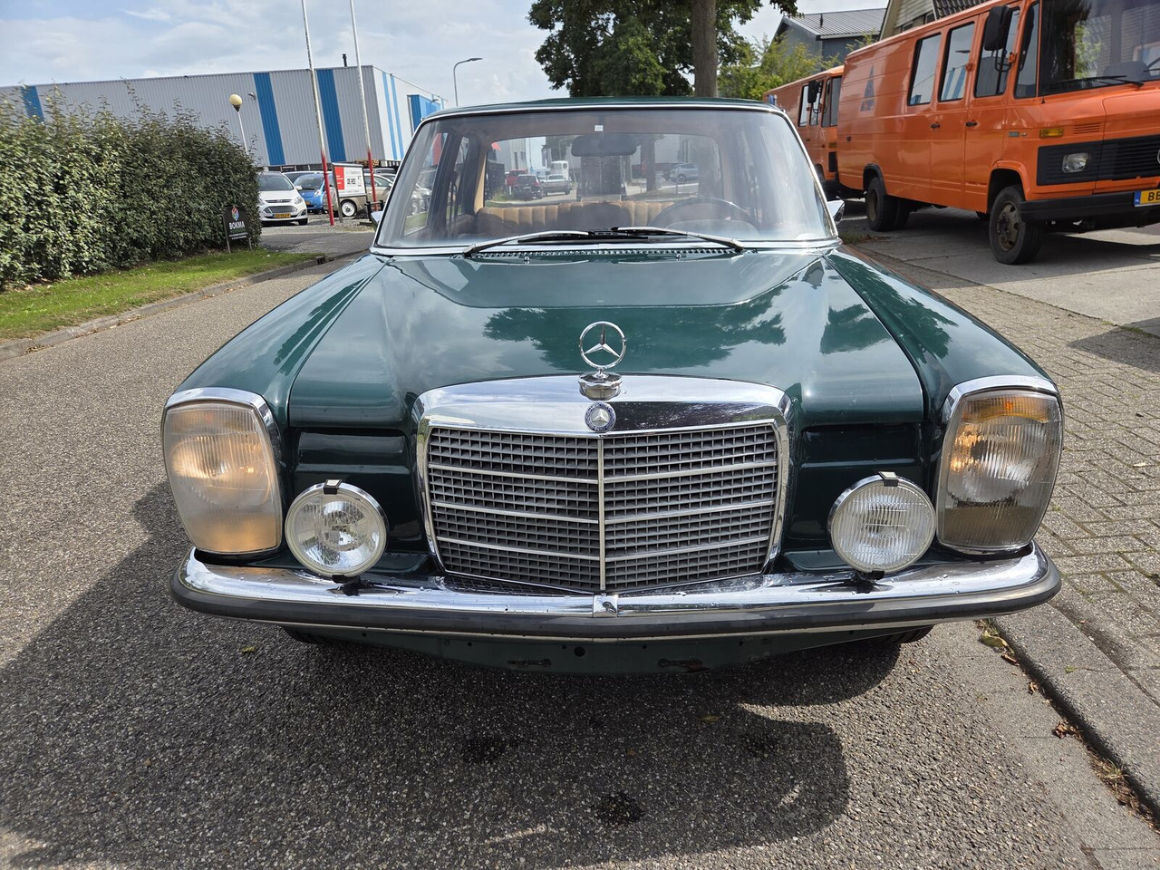 Mercedes-Benz 220 (W115) auto - Automóvel: foto 2 Mercedes-Benz 220 (W115) auto - Automóvel: foto 2