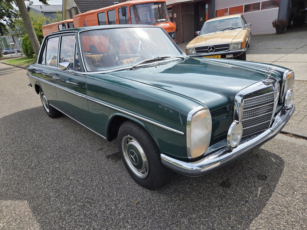 Mercedes-Benz 220 (W115) auto - Automóvel: foto 3 Mercedes-Benz 220 (W115) auto - Automóvel: foto 3