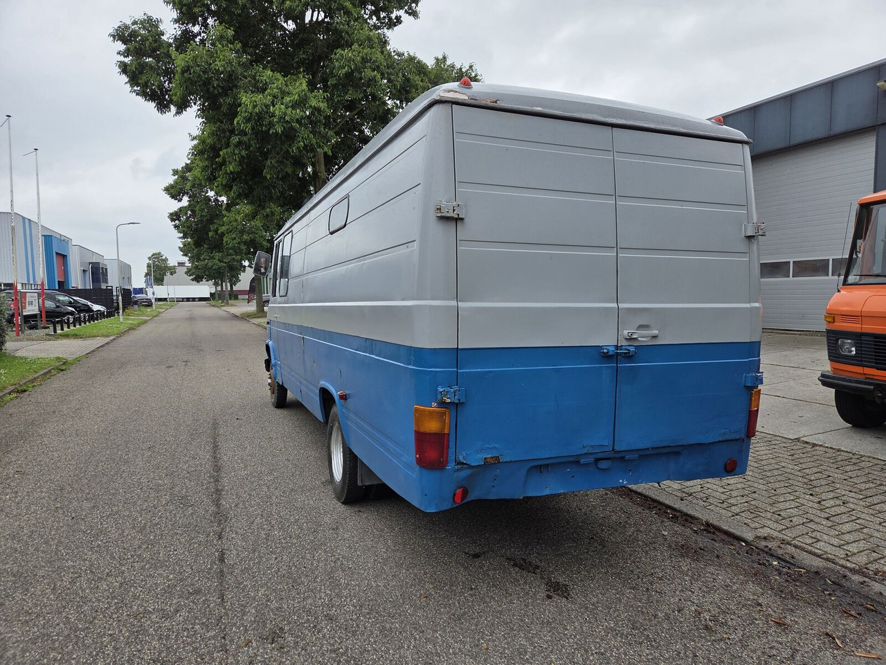 Mercedes-Benz L 608 D kampeerauto - Autocaravana integral: foto 3 Mercedes-Benz L 608 D kampeerauto - Autocaravana integral: foto 3