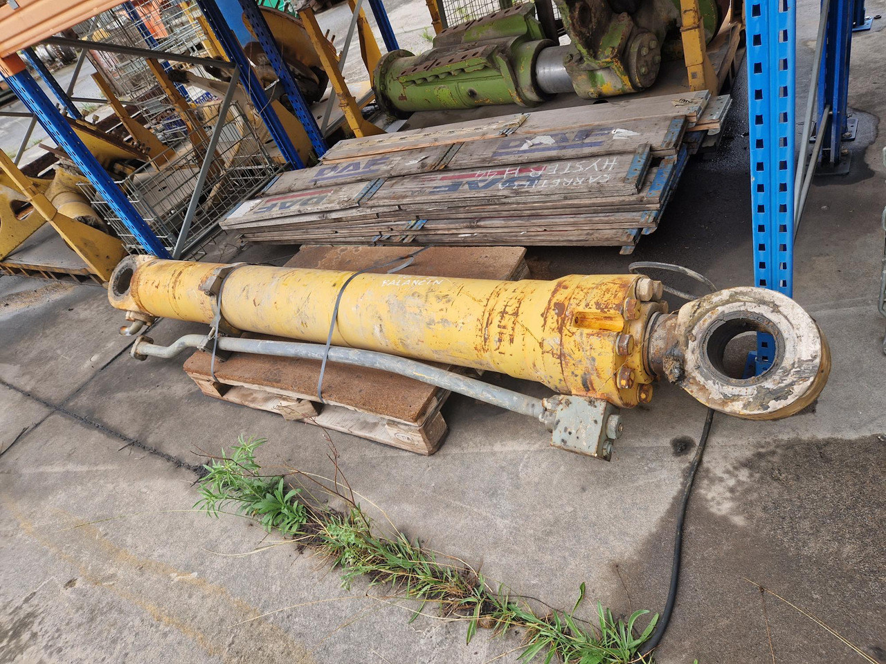 BOTELLA DE BALANCIN DE LIEBHERR R964B - Cilindro hidráulico por Máquina de construção: foto 1 BOTELLA DE BALANCIN DE LIEBHERR R964B - Cilindro hidráulico por Máquina de construção: foto 1