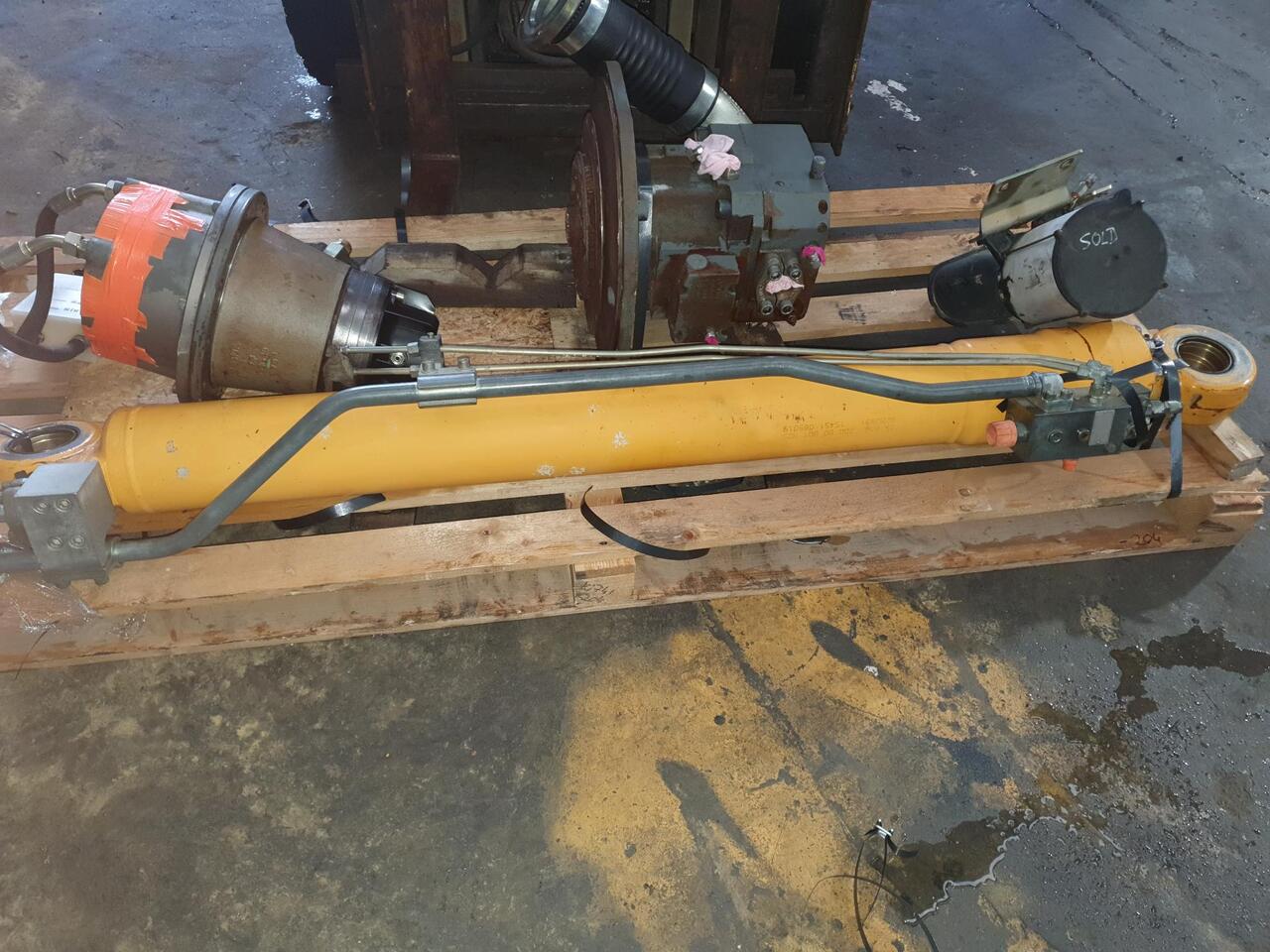 BOTELLA DE BALANCIN LIEBHER R904C - Cilindro hidráulico por Escavadora de rastos: foto 3 BOTELLA DE BALANCIN LIEBHER R904C - Cilindro hidráulico por Escavadora de rastos: foto 3