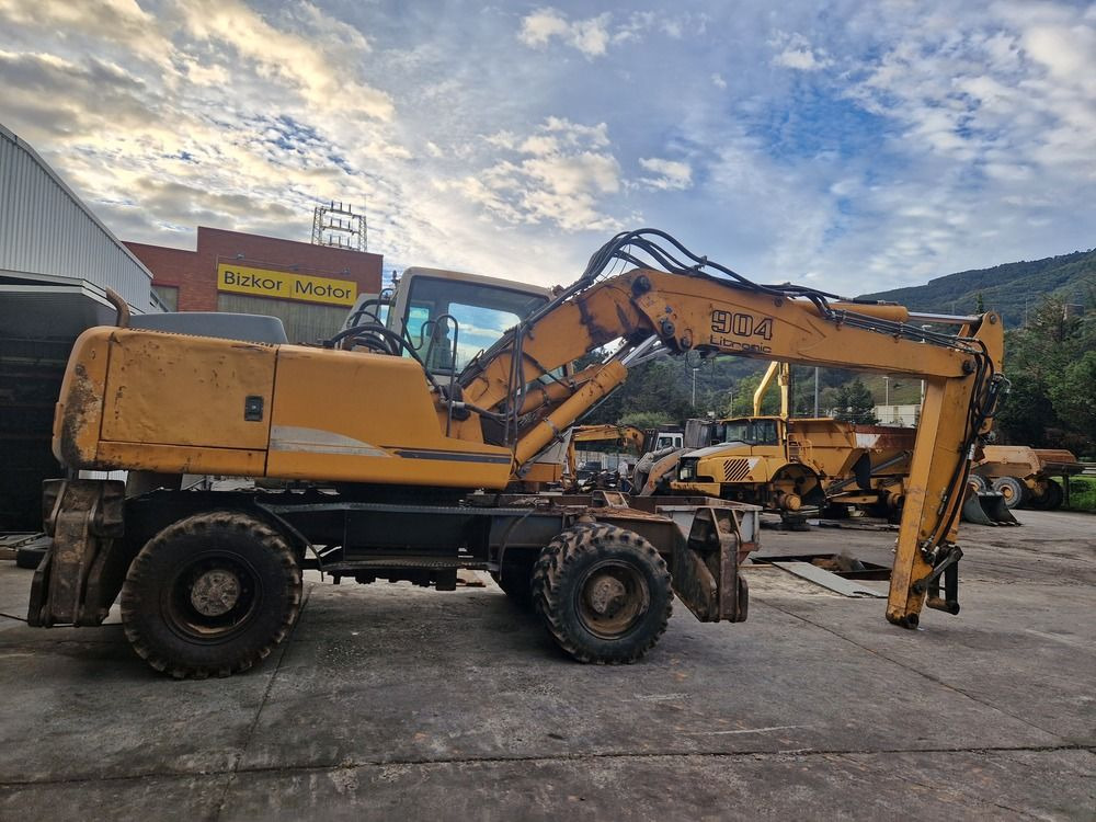 LIEBHERR A904C - Escavadeira de rodas: foto 4 LIEBHERR A904C - Escavadeira de rodas: foto 4