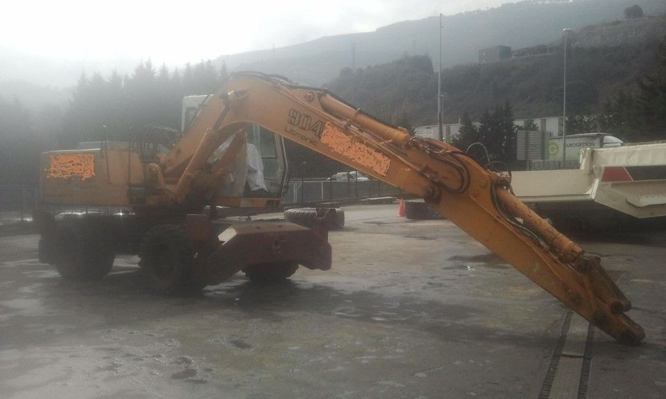 LIEBHERR A904LI S/N: 666-6005 (1998) - Escavadeira de rodas: foto 2 LIEBHERR A904LI S/N: 666-6005 (1998) - Escavadeira de rodas: foto 2