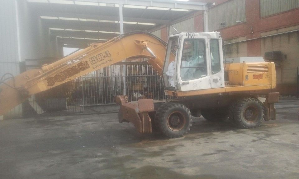 LIEBHERR A904LI S/N: 666-6005 (1998) - Escavadeira de rodas: foto 1 LIEBHERR A904LI S/N: 666-6005 (1998) - Escavadeira de rodas: foto 1