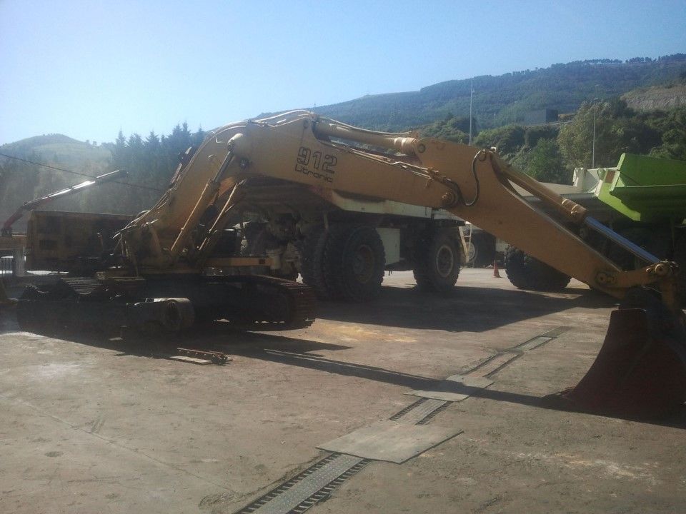 LIEBHERR R912LI - Escavadora de rastos: foto 2 LIEBHERR R912LI - Escavadora de rastos: foto 2