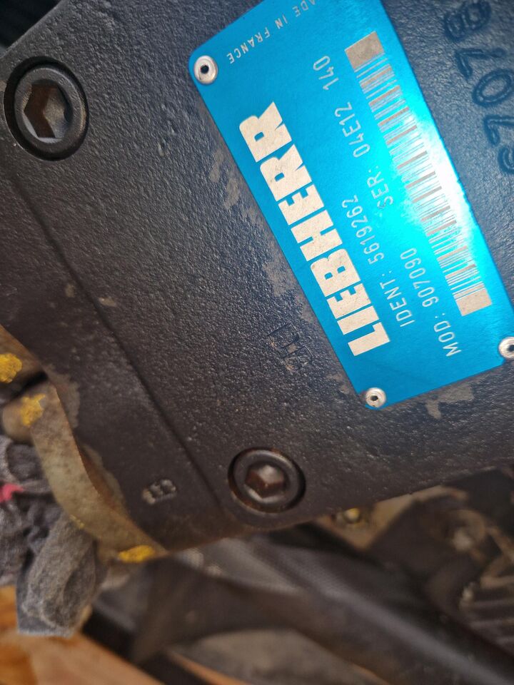 RADIADOR LIEBHERR R914B - Radiador: foto 2 RADIADOR LIEBHERR R914B - Radiador: foto 2