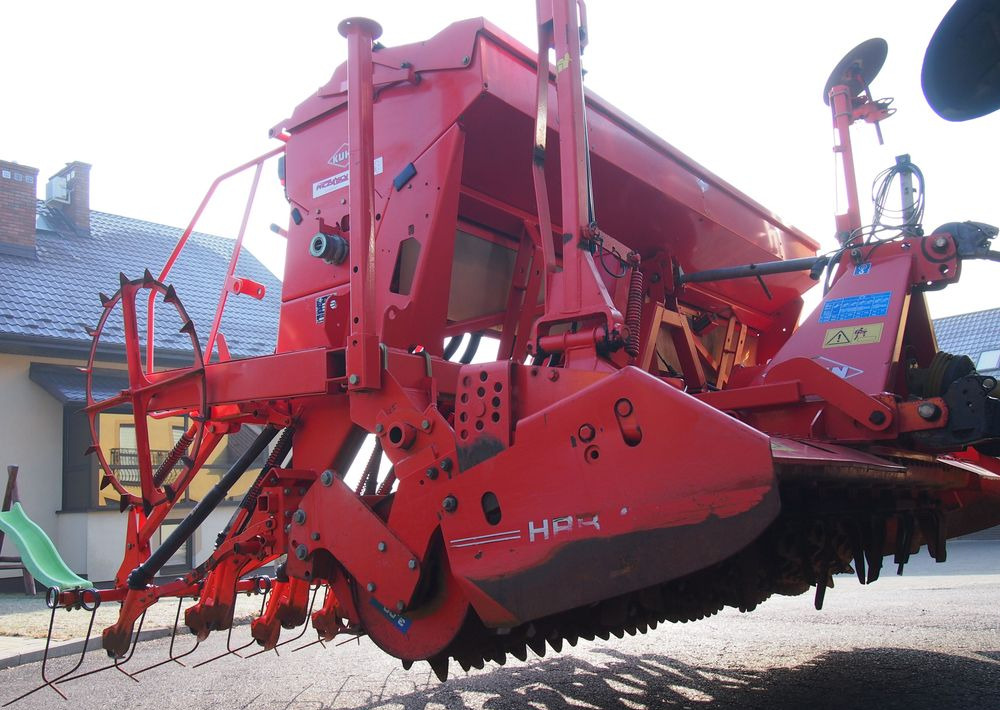 Agregat uprawowo-siewny Kuhn Kuhn HRB302D I INTEGRA 3000 2002 Brona wirowa + siewnik KUHN agregat uprawowo-siewny 3m - Semeadora combinada: foto 3 Agregat uprawowo-siewny Kuhn Kuhn HRB302D I INTEGRA 3000 2002 Brona wirowa + siewnik KUHN agregat uprawowo-siewny 3m - Semeadora combinada: foto 3