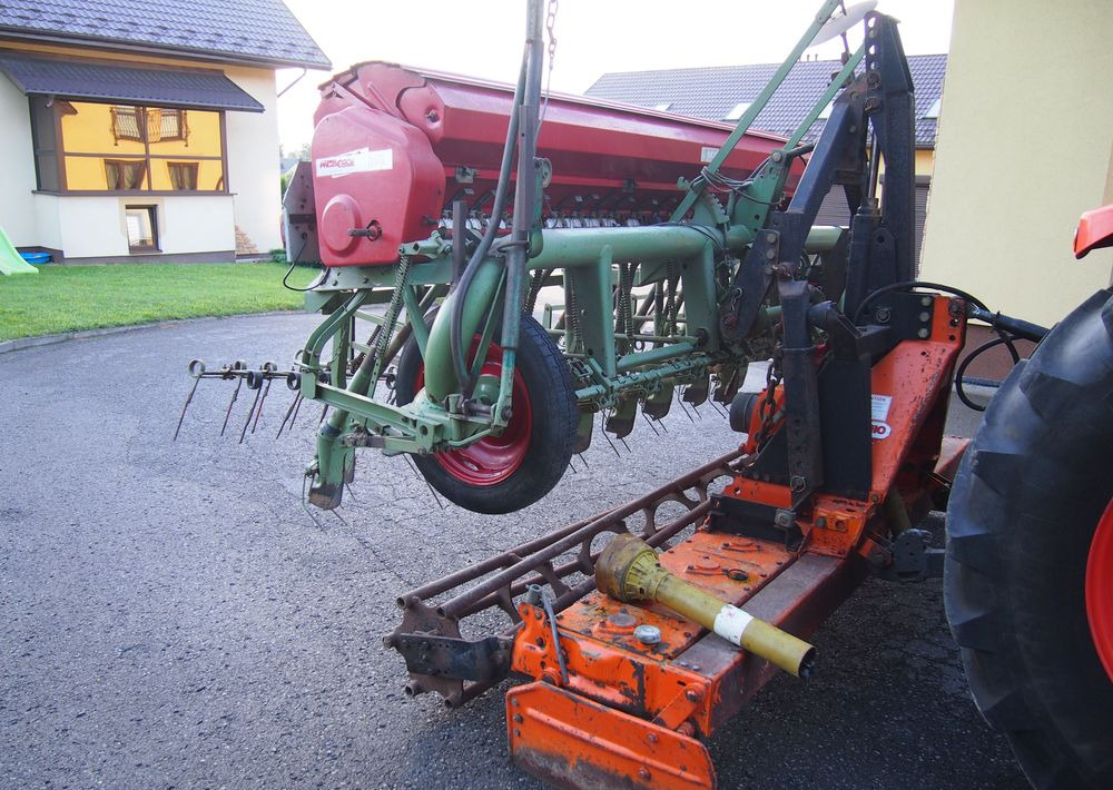 Agregat uprawowo-siewny Maschio 300 1998 Agregat uprawowo-siewny Maschio Nodet - Semeadora combinada: foto 3 Agregat uprawowo-siewny Maschio 300 1998 Agregat uprawowo-siewny Maschio Nodet - Semeadora combinada: foto 3