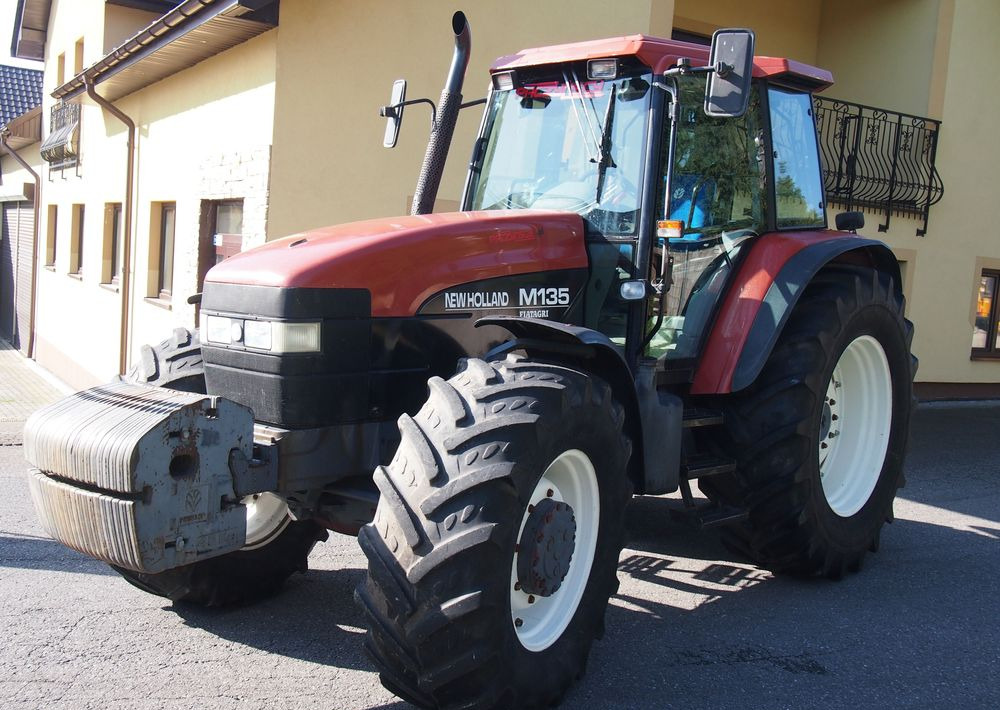 Ciągnik New Holland NH M 135 1998 NEW HOLLAND TM M135 - Trator: foto 2 Ciągnik New Holland NH M 135 1998 NEW HOLLAND TM M135 - Trator: foto 2
