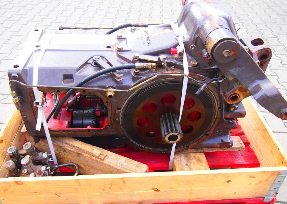 Części do Ciągnika Massey Ferguson MF 3000, 6000 Tylny most z podnośnikiem od MF 3000, 6000 - Eixo traseiro por Máquina agrícola: foto 2 Części do Ciągnika Massey Ferguson MF 3000, 6000 Tylny most z podnośnikiem od MF 3000, 6000 - Eixo traseiro por Máquina agrícola: foto 2