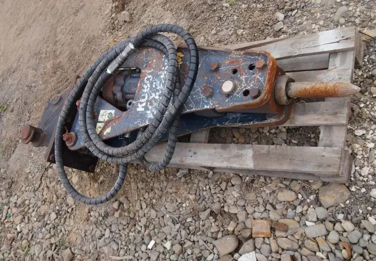 Młotek do kucia Kubota  2010 wyburzeniowy - Martelo hidráulico por Máquina de construção: foto 1 Młotek do kucia Kubota  2010 wyburzeniowy - Martelo hidráulico por Máquina de construção: foto 1