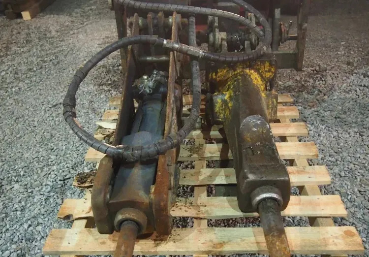 Młotek do kucia Kubota  2010 wyburzeniowy - Martelo hidráulico por Máquina de construção: foto 2 Młotek do kucia Kubota  2010 wyburzeniowy - Martelo hidráulico por Máquina de construção: foto 2