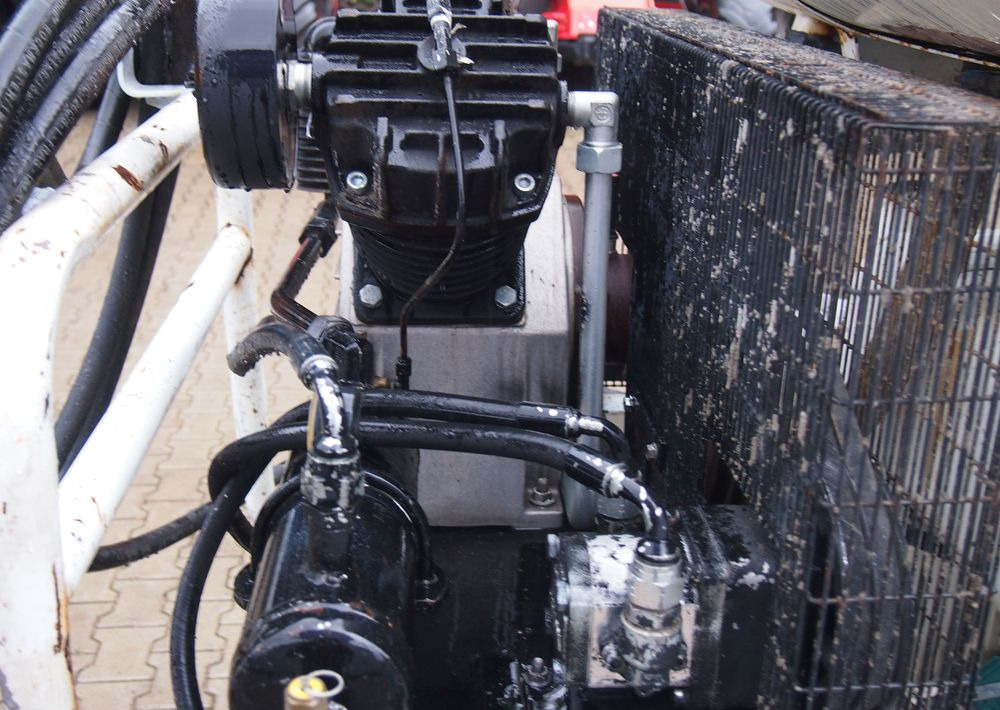 Leasing de  Pompa do betonu Mecbo Cartrack P4,65 APV 70bar 2009 Pompa do betonu MECBO P4,65 na gąsienicach Pompa do betonu Mecbo Cartrack P4,65 APV 70bar 2009 Pompa do betonu MECBO P4,65 na gąsienicach: foto 11 Leasing de  Pompa do betonu Mecbo Cartrack P4,65 APV 70bar 2009 Pompa do betonu MECBO P4,65 na gąsienicach Pompa do betonu Mecbo Cartrack P4,65 APV 70bar 2009 Pompa do betonu MECBO P4,65 na gąsienicach: foto 11