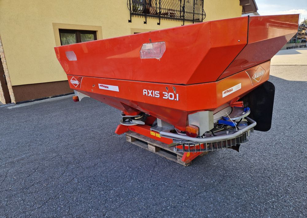 Rozsiewacz nawozów Kuhn AXIS 30,1 2008 Rozsiewacz KUHN RAUCH - Distribuidor de fertilizantes: foto 1 Rozsiewacz nawozów Kuhn AXIS 30,1 2008 Rozsiewacz KUHN RAUCH - Distribuidor de fertilizantes: foto 1