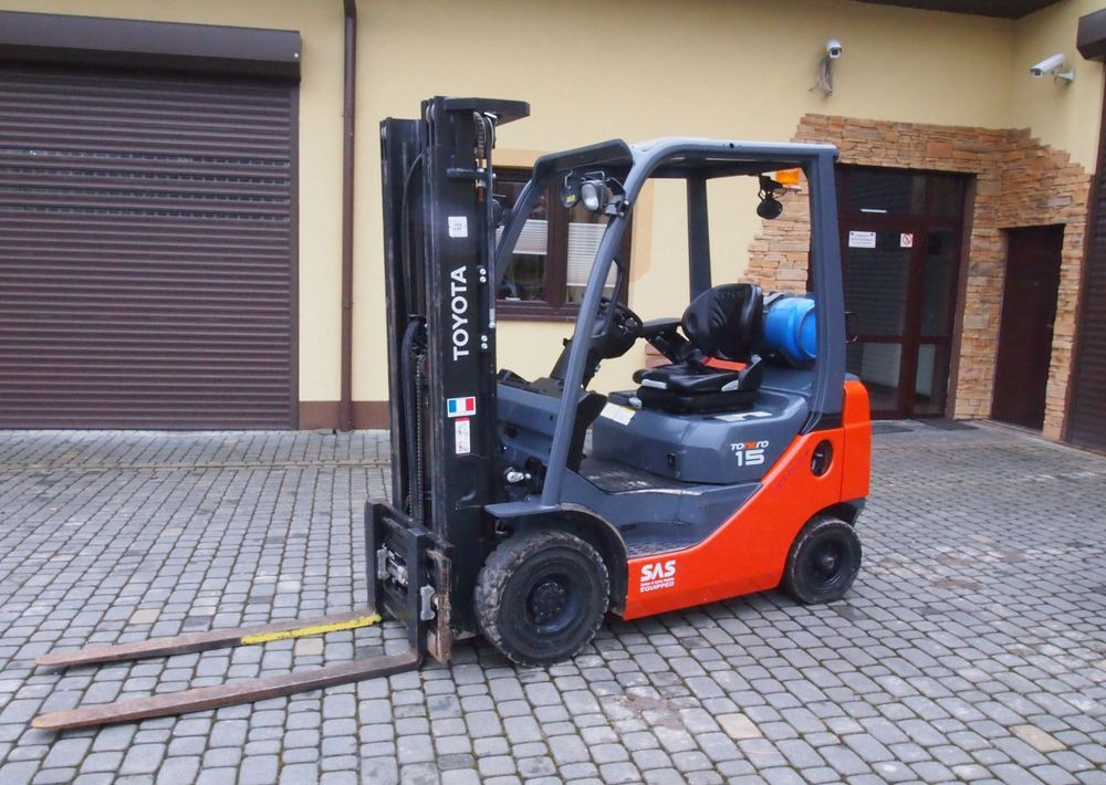 Wózek widłowy Toyota 8FGF15 2018 TRIPLEX system SAS (blokowanie tylnej osi) - Empilhadeira a gás: foto 1 Wózek widłowy Toyota 8FGF15 2018 TRIPLEX system SAS (blokowanie tylnej osi) - Empilhadeira a gás: foto 1