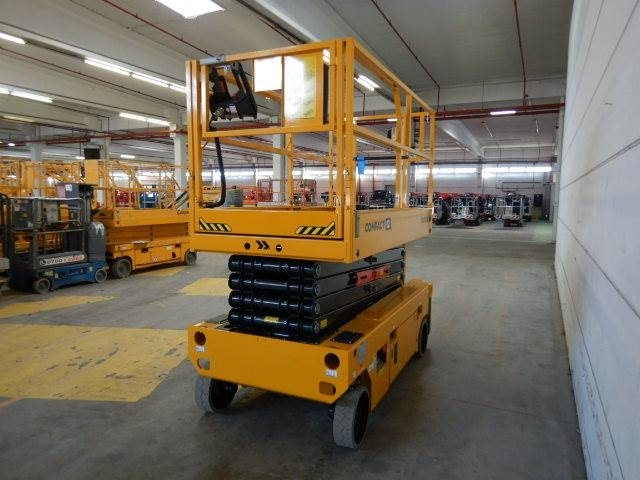 Haulotte Compact 12 AE - Plataforma de Tijera/ Plataforma de tesoura: foto 4 Haulotte Compact 12 AE - Plataforma de Tijera/ Plataforma de tesoura: foto 4