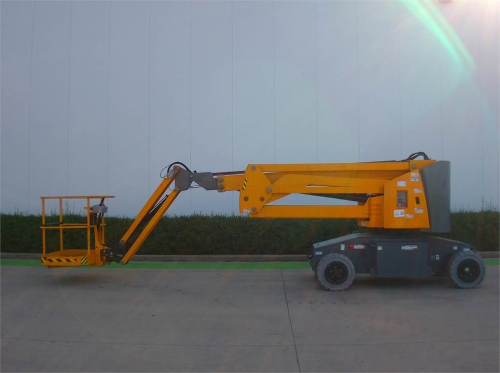Haulotte HA15IP - Plataforma articulada: foto 1 Haulotte HA15IP - Plataforma articulada: foto 1