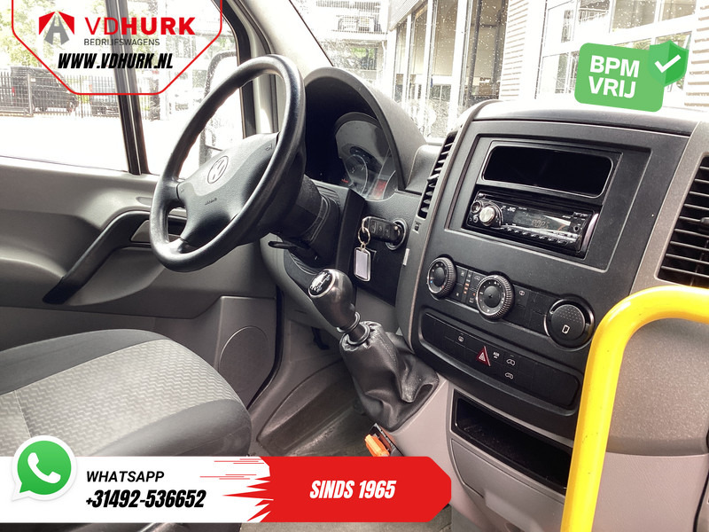 Volkswagen Crafter 35 2.0 TDI L3H2 EXPORT ONLY! €9.559 incl BTW/BPM Rolstoellift/ 9 Pers/ 9P/ Sidebars/ Rearbar/ Airco - Minibus, Furgão de passageiros: foto 3 Volkswagen Crafter 35 2.0 TDI L3H2 EXPORT ONLY! €9.559 incl BTW/BPM Rolstoellift/ 9 Pers/ 9P/ Sidebars/ Rearbar/ Airco - Minibus, Furgão de passageiros: foto 3