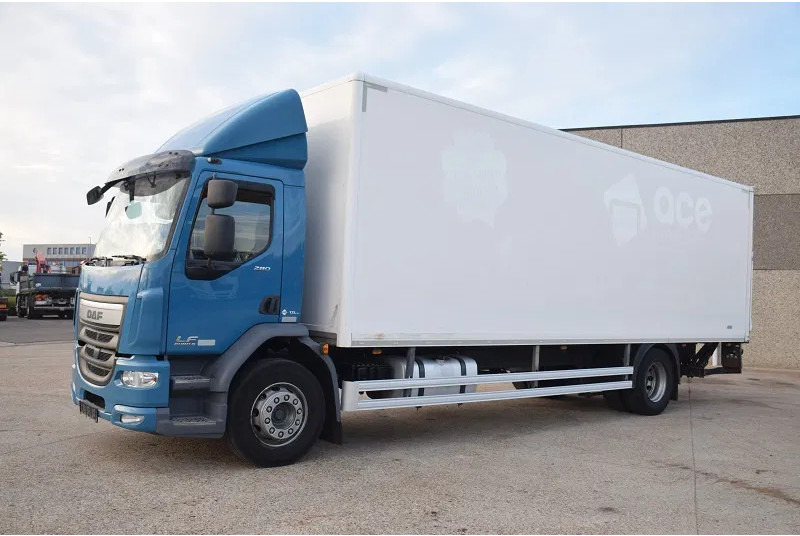 DAF LF 280 - Camião furgão: foto 3 DAF LF 280 - Camião furgão: foto 3