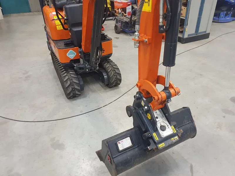 Hitachi ZX10U - 6 serie - 33 working hours - - Mini escavadeira: foto 2 Hitachi ZX10U - 6 serie - 33 working hours - - Mini escavadeira: foto 2