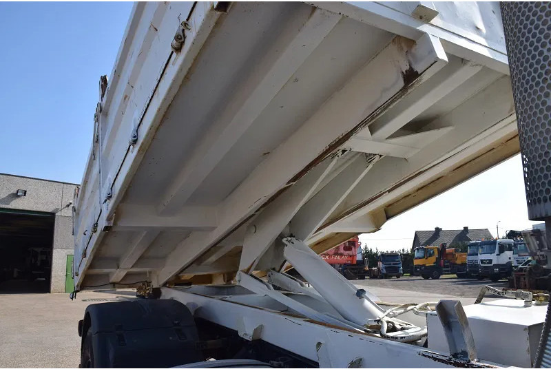 MAN TGA 19.310 - Camião basculante: foto 4 MAN TGA 19.310 - Camião basculante: foto 4