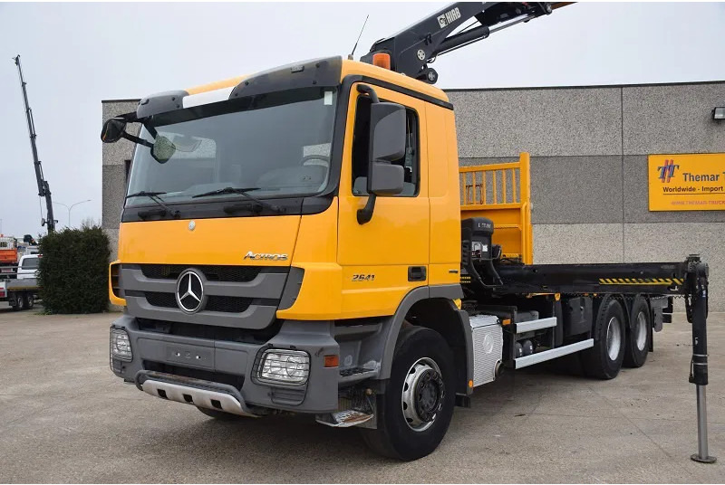 Mercedes-Benz - Camião de caixa aberta/ Plataforma, Camião grua: foto 2 Mercedes-Benz - Camião de caixa aberta/ Plataforma, Camião grua: foto 2
