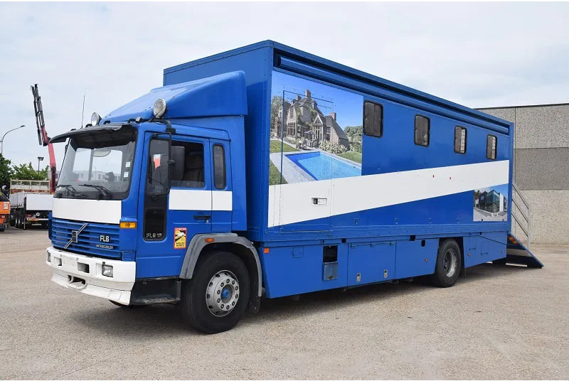 Volvo FL 250 - 19 ton ( 8 PAARDEN ) - Camião de transporte de cavalos: foto 5 Volvo FL 250 - 19 ton ( 8 PAARDEN ) - Camião de transporte de cavalos: foto 5