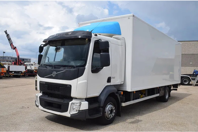 Volvo FL 250 - Camião furgão: foto 2 Volvo FL 250 - Camião furgão: foto 2
