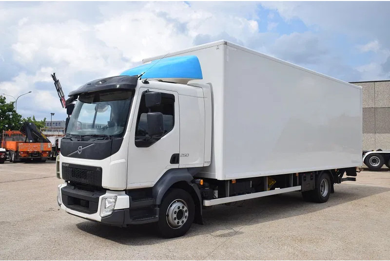 Volvo FL 250 - Camião furgão: foto 1 Volvo FL 250 - Camião furgão: foto 1