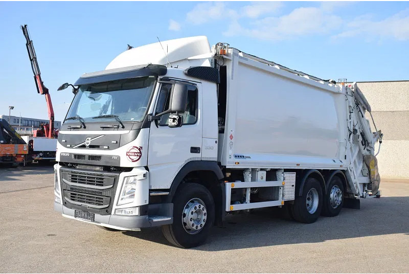 Volvo FM 330 - Caminhão de lixo: foto 1 Volvo FM 330 - Caminhão de lixo: foto 1