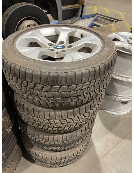 BMW *BMW velgen met Brigdestone banden *225/50 R17 - Jantes e pneus por Automóvel: foto 1 BMW *BMW velgen met Brigdestone banden *225/50 R17 - Jantes e pneus por Automóvel: foto 1