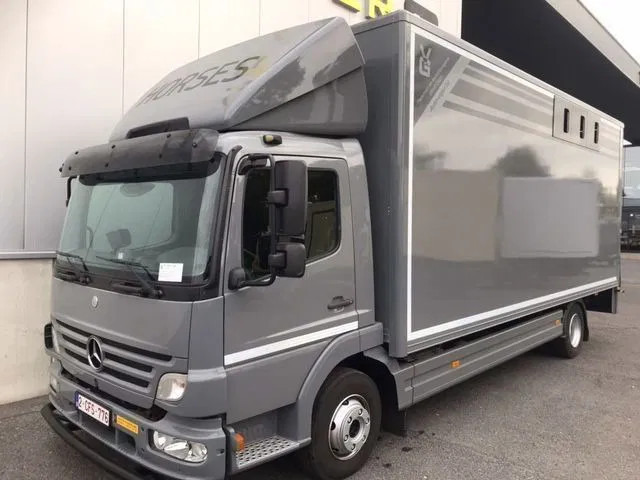 Mercedes-Benz Atego 1018 *Cruise control*Airco*Achteruitrijcamera*elektrische ruiten - Camião de transporte de cavalos: foto 1 Mercedes-Benz Atego 1018 *Cruise control*Airco*Achteruitrijcamera*elektrische ruiten - Camião de transporte de cavalos: foto 1