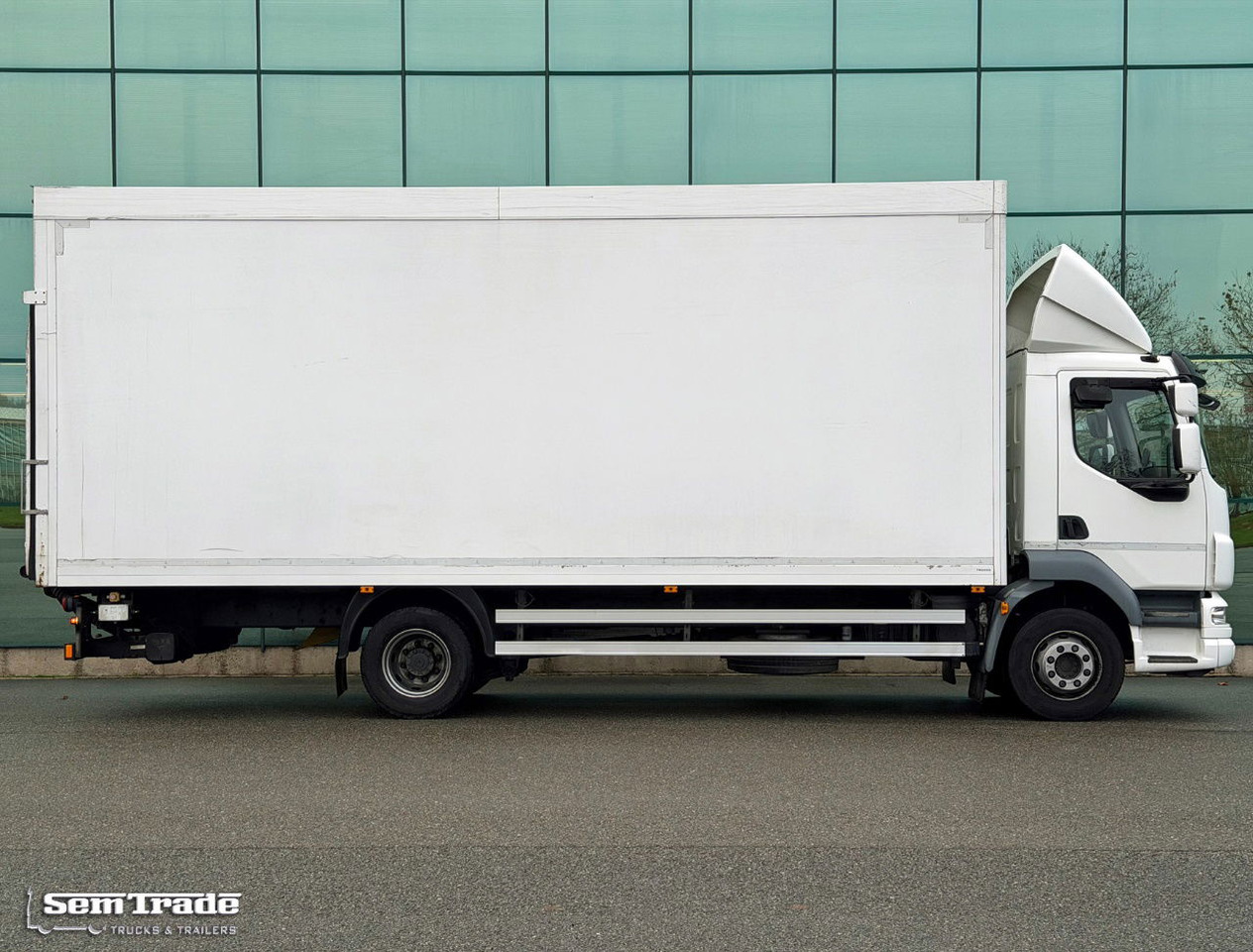 DAF LF 55.250 Euro 5 Schuster BOX 720x250x280 CM Inside Airco Tail Lift - Camião furgão: foto 5 DAF LF 55.250 Euro 5 Schuster BOX 720x250x280 CM Inside Airco Tail Lift - Camião furgão: foto 5