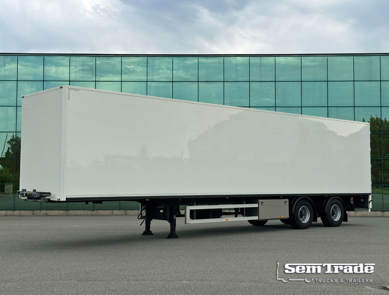 FAG 2 AS Burgers BAK Geisoleerd Gegalvaniseerd Chassis ZO Goed ALS Nieuw Direct Leverbaar 1325 x 244 x 267 CM Inwendig - Semi-reboque furgão: foto 1 FAG 2 AS Burgers BAK Geisoleerd Gegalvaniseerd Chassis ZO Goed ALS Nieuw Direct Leverbaar 1325 x 244 x 267 CM Inwendig - Semi-reboque furgão: foto 1