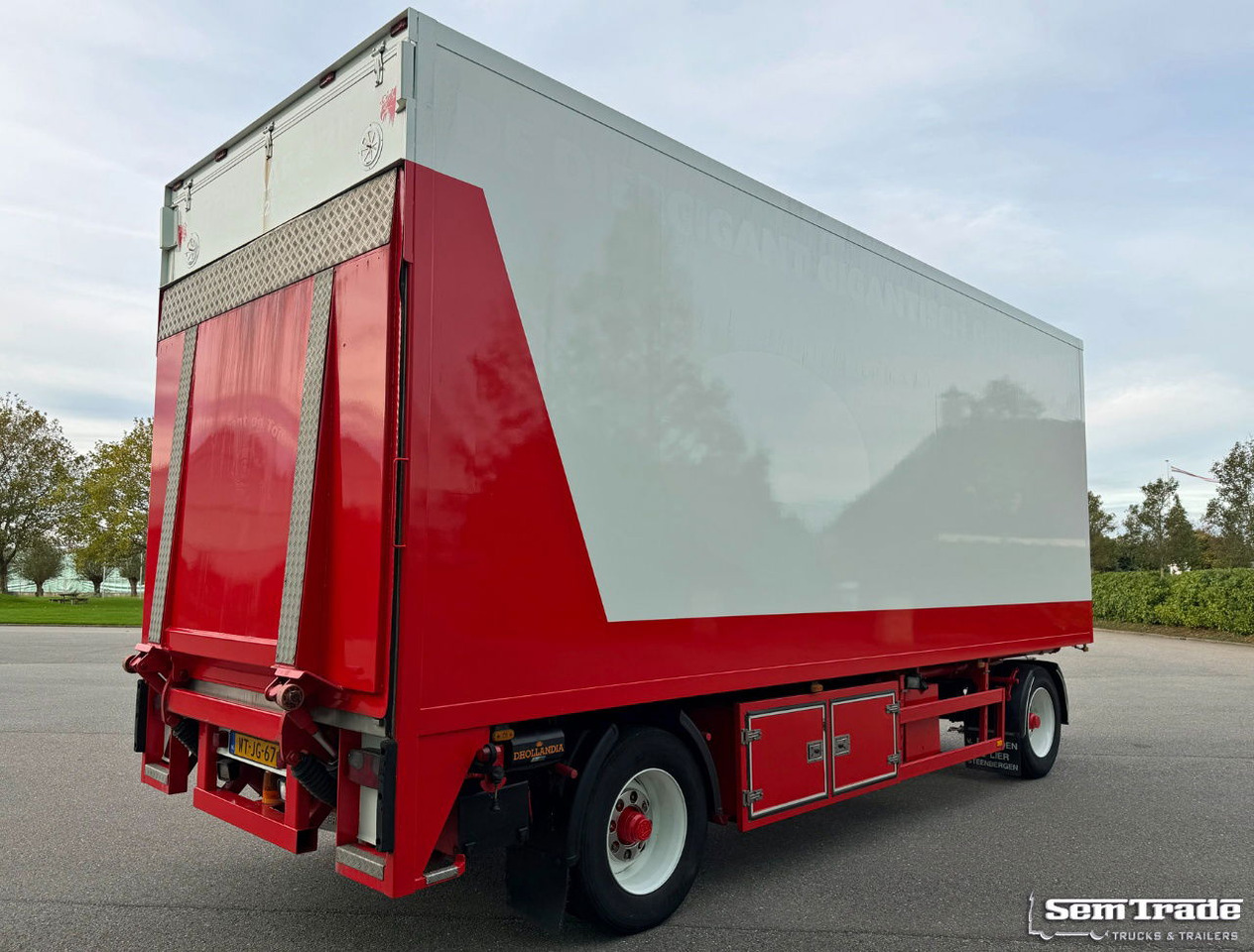 Heiwo Chassis + Isolated BOX 770x250x270 Inside Tail Lift Super Condition - Reboque furgão: foto 4 Heiwo Chassis + Isolated BOX 770x250x270 Inside Tail Lift Super Condition - Reboque furgão: foto 4