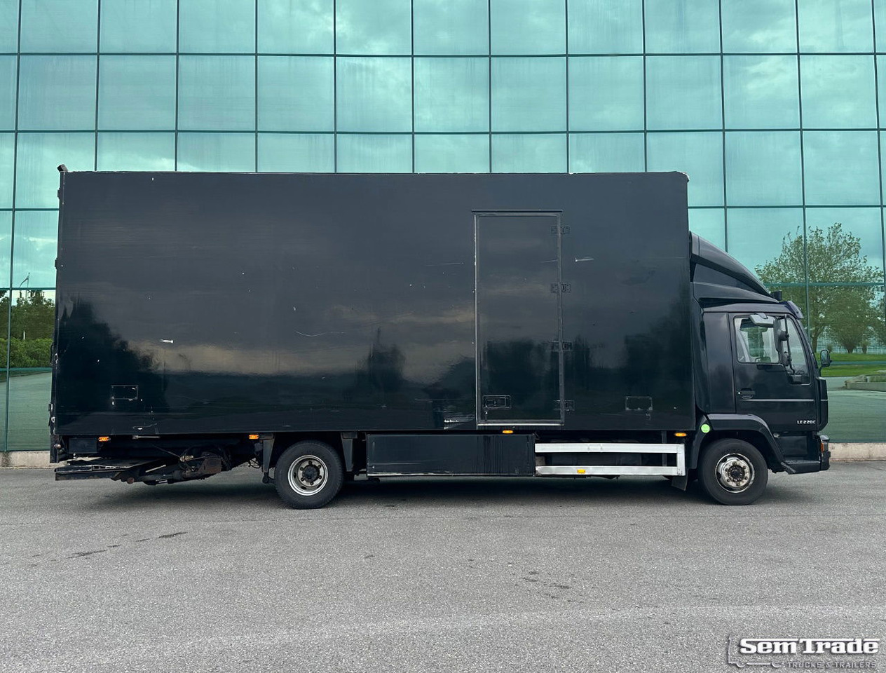 MAN LE 220C Euro 3 Isolated BOX + BOX Heater 740 x 240 x 295 CM Inside Holland Truck - Camião furgão: foto 5 MAN LE 220C Euro 3 Isolated BOX + BOX Heater 740 x 240 x 295 CM Inside Holland Truck - Camião furgão: foto 5