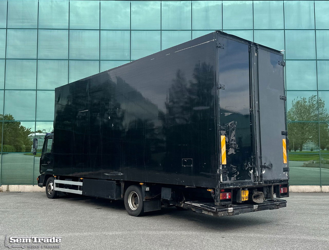 MAN LE 220C Euro 3 Isolated BOX + BOX Heater 740 x 240 x 295 CM Inside Holland Truck - Camião furgão: foto 3 MAN LE 220C Euro 3 Isolated BOX + BOX Heater 740 x 240 x 295 CM Inside Holland Truck - Camião furgão: foto 3
