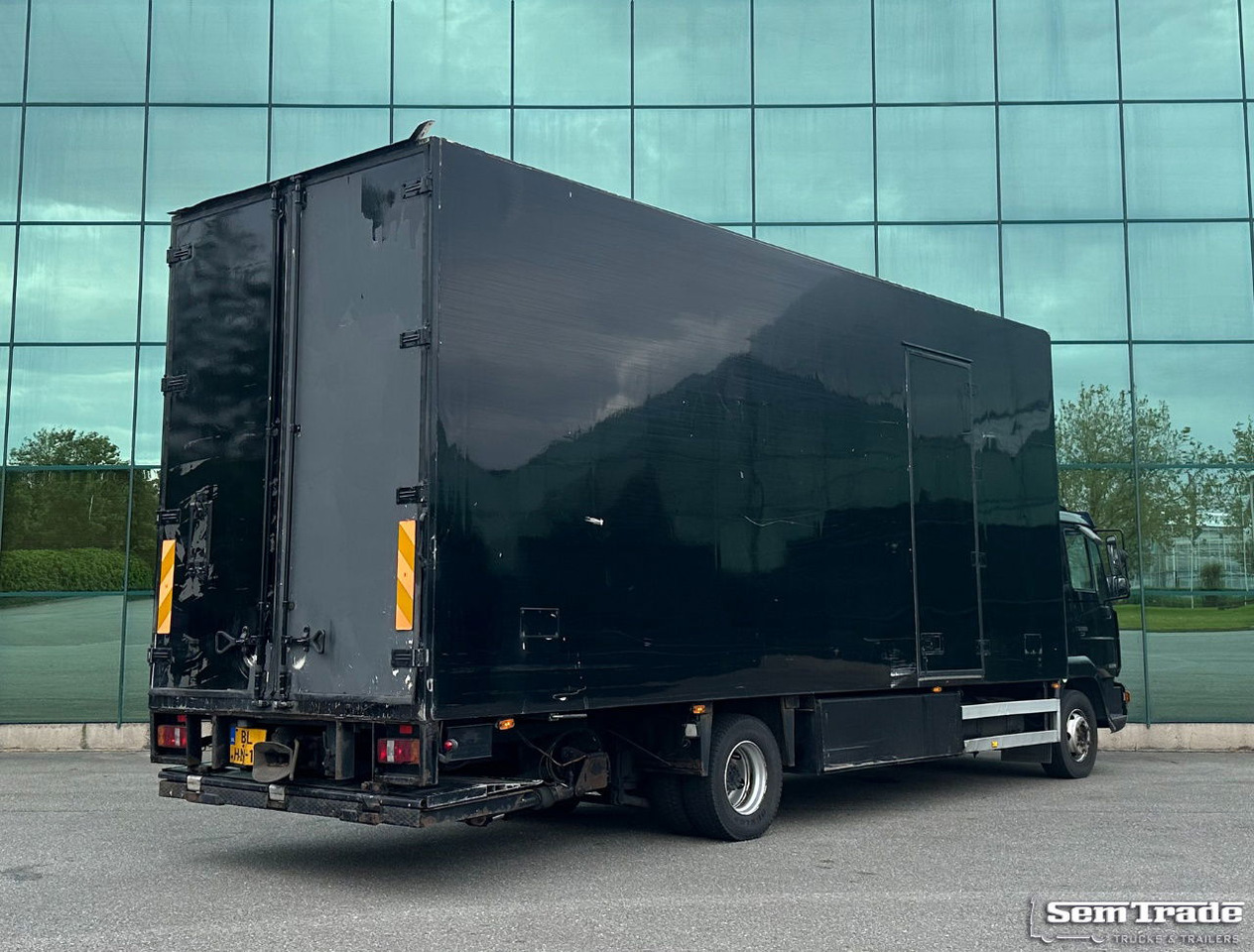 MAN LE 220C Euro 3 Isolated BOX + BOX Heater 740 x 240 x 295 CM Inside Holland Truck - Camião furgão: foto 4 MAN LE 220C Euro 3 Isolated BOX + BOX Heater 740 x 240 x 295 CM Inside Holland Truck - Camião furgão: foto 4