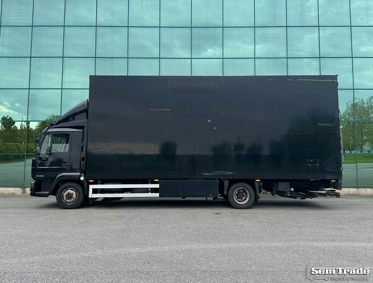 MAN LE 220C Euro 3 Isolated BOX + BOX Heater 740 x 240 x 295 CM Inside Holland Truck - Camião furgão: foto 2 MAN LE 220C Euro 3 Isolated BOX + BOX Heater 740 x 240 x 295 CM Inside Holland Truck - Camião furgão: foto 2